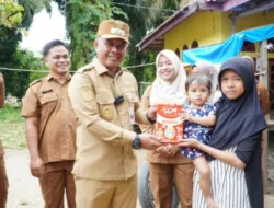 Wakil Bupati Tebo Serahkan Bantuan S4 Genting bagi Keluarga Anak Berisiko Stunting