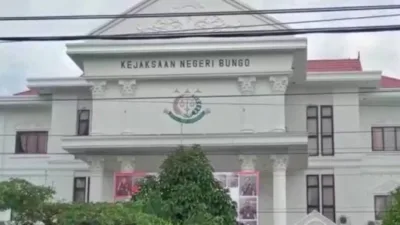 Usai Viral Dugaan Jual Beli Tuntutan, Oknum Jaksa Kejari Bungo Kembalikan  Uang Ke keluarga Terdakwa