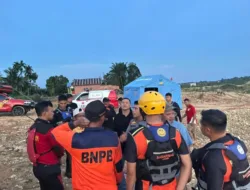 Warga Limun Geger, Perahu Ketek Terbalik Saat Menyeberang Sungai, Satu Penumpang Hilang