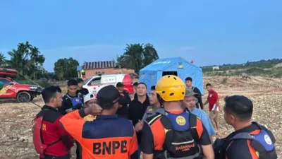 Warga Limun Geger, Perahu Ketek Terbalik Saat Menyeberang Sungai, Satu Penumpang Hilang