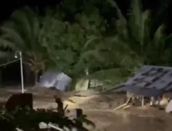 Banjir Bandang Hantam Batang Asai, Sarolangun Jambi, Sejumlah Rumah Rusak