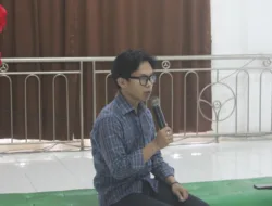 Menanam Pohon di Buku, Menebang Hutan di Realita