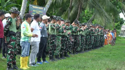 Brigif TP 35/Siginjai dan Pemkab Tebo Gotong Royong Bersihkan Pasar Tanjung Bungur