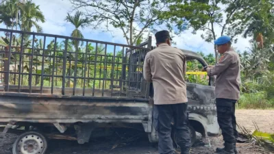 Diduga Akibat Arus Pendek, Mobil Pengangkut Sembako Ludes Terbakar di Rantau Rasau