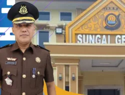 Sebuah ironi penegakan hukum tengah dipertontonkan di bawah atap Kejaksaan Negeri (Kejari) Muaro Jambi