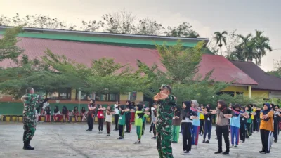 Satgas TMMD Ke-129 Pimpin Senam Pagi Bersama Siswa Baru MTsN 1 Bungo, Tanamkan Pola Hidup Sehat dan Disiplin