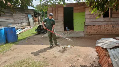 Sebelum Ayunkan Palu, Satgas TMMD Ayunkan Sapu Demi Kenyamanan Warga
