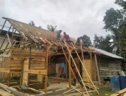 Rumah Layak Huni untuk Warga, Satgas TMMD Ke-129 Kebut Pemasangan Rangka Atap