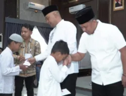 Bupati dan Wakil Bupati Tebo Serahkan Santunan serta Bantuan Sembako kepada Masyarakat