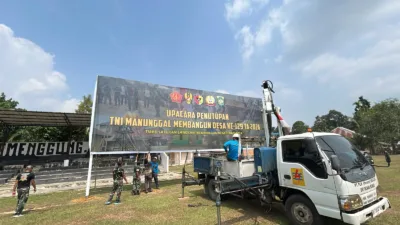 Banner Penutupan TMMD Ke-129 Terpasang, Persiapan Upacara Dimatangkan